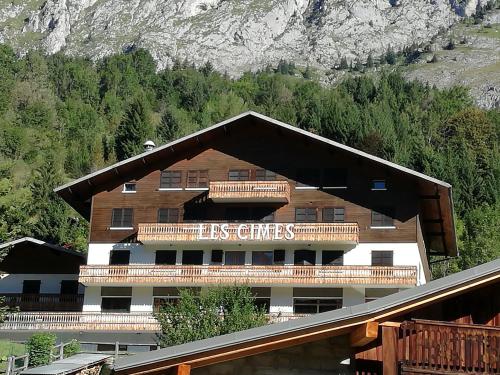 Chalet Les Cimes : Bed and Breakfast near Vacheresse