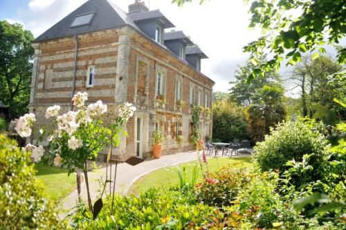 Le Domaine des Platanes : Bed and Breakfast near Beaurepaire