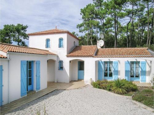 Three-Bedroom Holiday Home in La Tranche sur Mer : Guest accommodation near La Tranche-sur-Mer