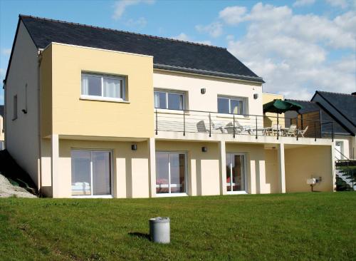 Ferienhaus St. Nic/ Pentrez-Plage 100S : Guest accommodation near Le Faou