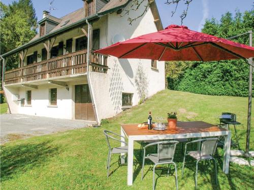 Four-Bedroom Holiday Home in Tarnac : Guest accommodation near Saint-Martial-le-Vieux