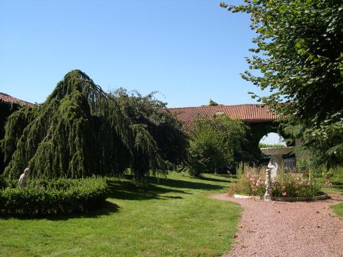 Logis Chambaudiere : Bed and Breakfast near Pugny