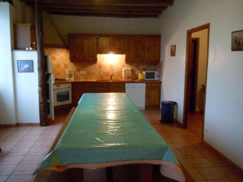 House Gramat - 6 pers, 150 m2, 4/3 : Guest accommodation near Le Bastit