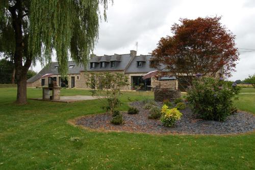 Maison De Lanhellen Vihan : Guest accommodation near Lescouët-Gouarec