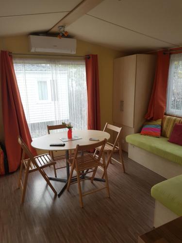 Mobil Home Valras Plage : Guest accommodation near Sauvian