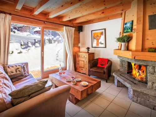 Chalet L'Ours Blanc : Guest accommodation near Mont-Saxonnex