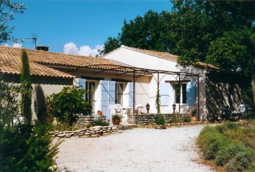 Les Trois Oliviers : Guest accommodation near Beaumettes