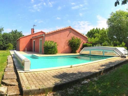 Les Astiers : Guest accommodation near Oppedette