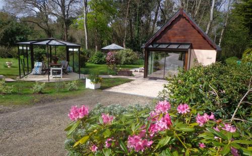 Au gite du bois d'amour : Guest accommodation near Plourivo