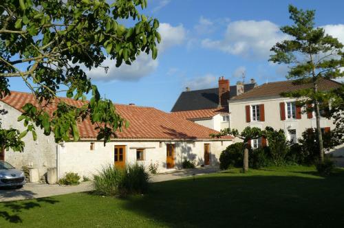 Chambres d'hôtes Les Tilleuls : Bed and Breakfast near Mouzeuil-Saint-Martin