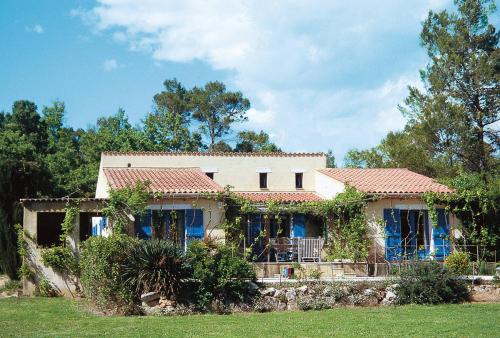 Ferienhaus mit Pool St. Paul-en-Forêt 100S : Guest accommodation near Bagnols-en-Forêt