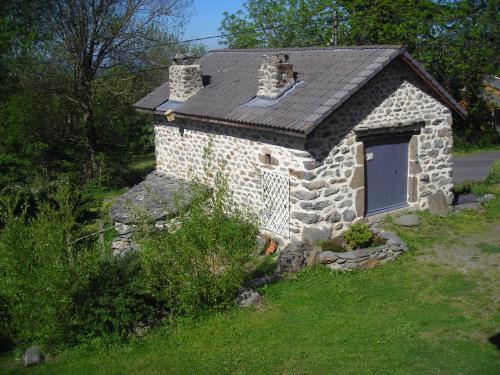 Gite du Rucher du Meygal : Guest accommodation near Saint-Étienne-Lardeyrol