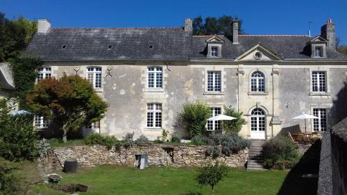 La fontaine du Chêne : Bed and Breakfast near Brion