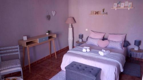 la dominicaine : Guest accommodation near Pouzolles