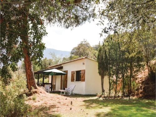 Two-Bedroom Holiday Home in Calcatoggio : Guest accommodation near Valle-di-Mezzana