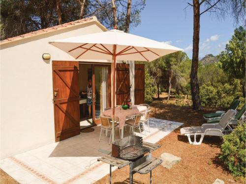 Three-Bedroom Holiday Home in Calcatoggio : Guest accommodation near Appietto