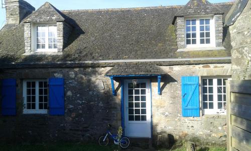 longere typiquement bretonne : Guest accommodation near Locquénolé