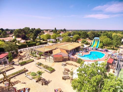 Camping La Grand'Métairie : Guest accommodation near Le Givre