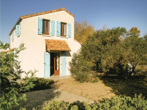 Four-Bedroom Holiday Home in La Tranche sur Mer : Guest accommodation near Grues