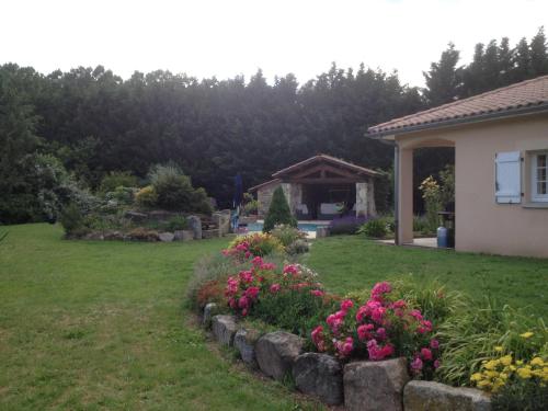 Les Genets : Guest accommodation near Luzillat