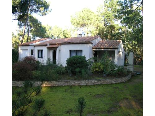 Two-Bedroom Holiday Home in La Faute sur Mer : Guest accommodation near Grues