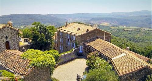 Chateau Olmet : Guest accommodation near Roqueredonde