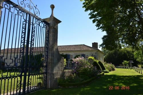 Les Loges du Manoir : Guest accommodation near L'Isle-Bouzon