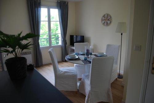 Appartement Serris : Apartment near Les Chapelles-Bourbon