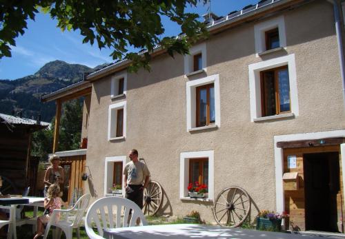 Gîte Le Tsozal : Guest accommodation near Sollières-Sardières