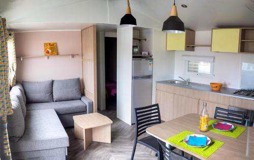 Mobil Home familial Le bois Masson : Guest accommodation near Saint-Urbain