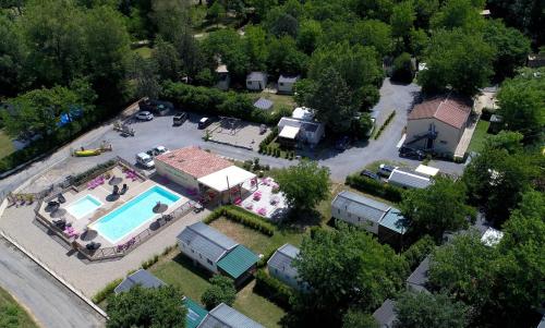 Camping Le Coin Charmant : Guest accommodation near Rochecolombe