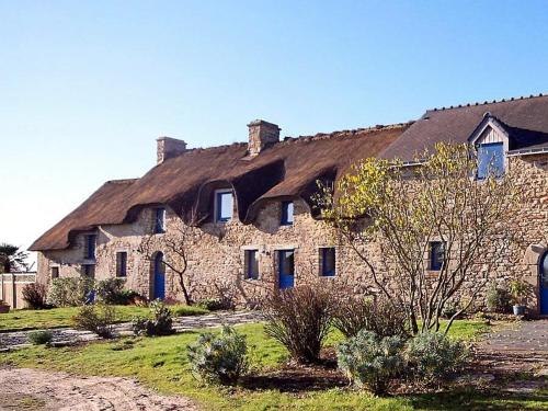 Les Chaumieres de Fleuriac : Bed and Breakfast near Le Guerno
