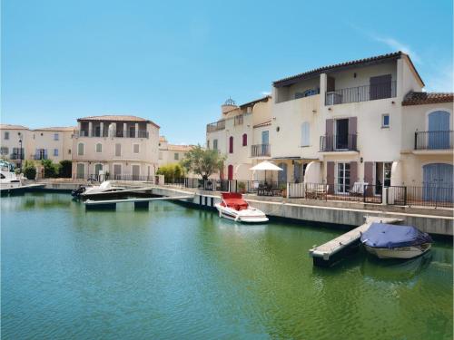Three-Bedroom Holiday Home in Aigues-Mortes : Guest accommodation near Saint-Laurent-d'Aigouze