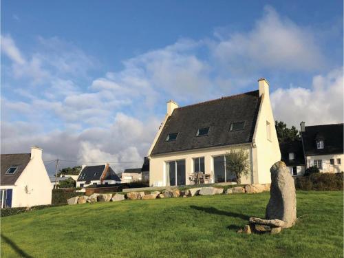 Four-Bedroom Holiday Home in Plouarzel : Guest accommodation near Le Conquet