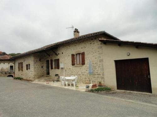 House La ségaline 1 : Guest accommodation near Saint-Julien-de-Toursac