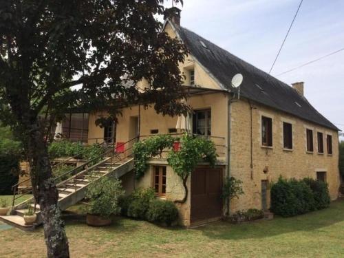 House La noiseraie : Guest accommodation near Milhac
