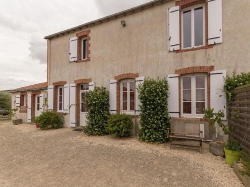 House Belle vue : Guest accommodation near Saint-Léger-les-Vignes