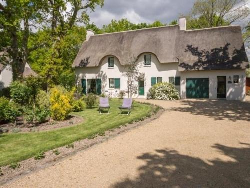 House Green cottage : Guest accommodation near Saint-Lyphard