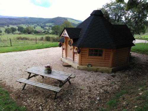 Insolite Tiff : Guest accommodation near Arinthod
