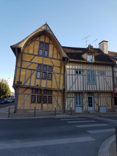 Appartement historique à Troyes : Apartment near Piney