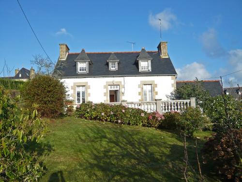 Holiday Home Le Roudour : Guest accommodation near Plougrescant