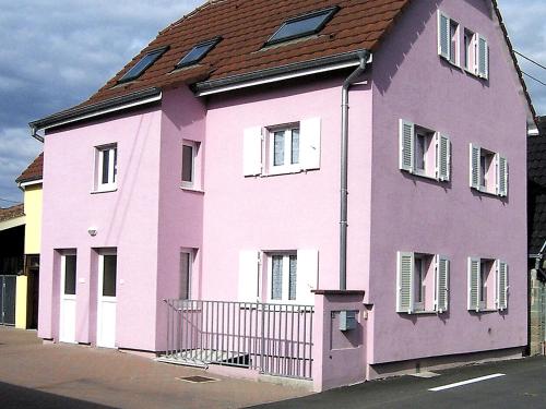 Apartment Résidence jaune et rose.3 : Apartment near Artolsheim