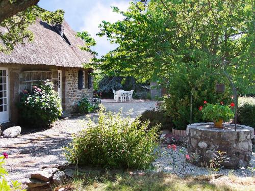 Holiday Home Chaumiere Natelliou : Guest accommodation near Concarneau