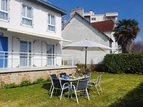 Holiday Home La Coloniale : Guest accommodation near Pluvigner