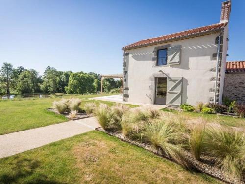 Holiday Home La Demeure Pont Rolland : Guest accommodation near Moutiers-les-Mauxfaits
