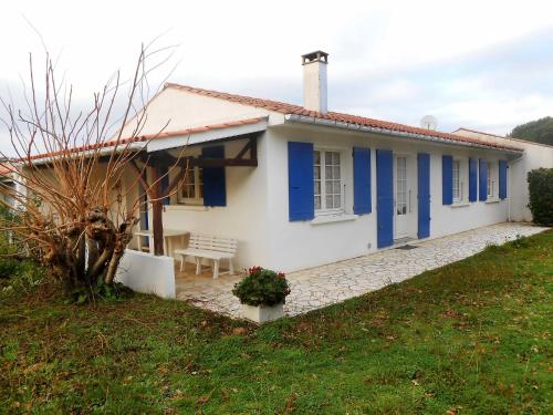Holiday Home Matha : Guest accommodation near Le Grand-Village-Plage