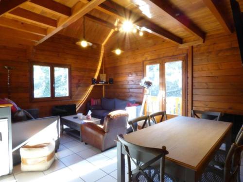 House Village de chalets : Guest accommodation near Laguinge-Restoue