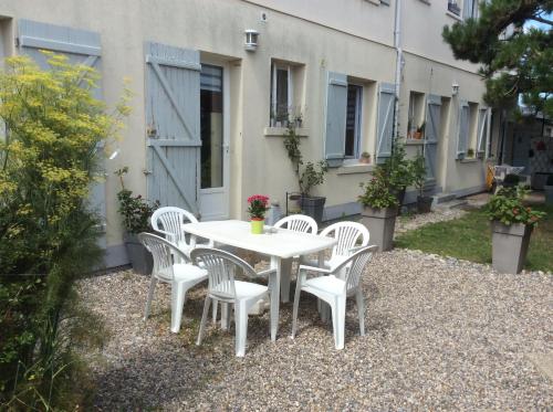 Baie Sud : Guest accommodation near Brutelles
