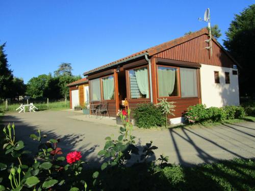 Gîte Les Rosiers : Guest accommodation near Saint-Civran