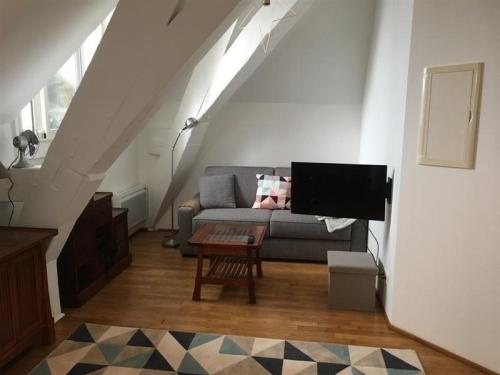 Apartment Granville bel appartement renove dans une residence avec ascenseur : Apartment near Donville-les-Bains